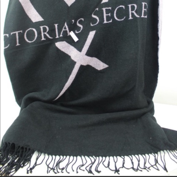 🆕 Victoria’s Secret Blanket - Picture 3 of 4